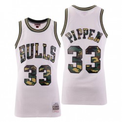 Bulls de Hombres #33 Scottie Pippen Blanco Straight Fire Camo Swingman Camiseta