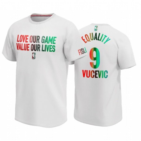 Nikola Vucevic Igualdad Mágica Amor Nuestro juego Valor de nuestro juego Nuestra vida Justicia Social Tee Blanco