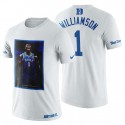 Hombres Duque Azul Devils Zion Williamson Freshmen # 1 Player Art Blanco Camiseta