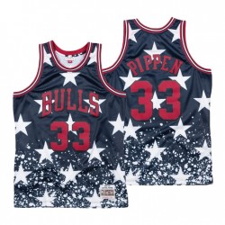 Mitchell & Ness Hombres Chicago Bulls #33 Scottie Pippen Navy El 4to lanzamiento de swingman Camiseta