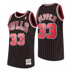 Mitchell & Ness Hombres Chicago Bulls #33 Scottie Pippen Negro 1995-96 Hardwood Classics Swingman Camiseta