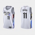2022-23 Brooklyn Nets No. 11 Kyrie Irving City Edición Blanco Swingman Camiseta